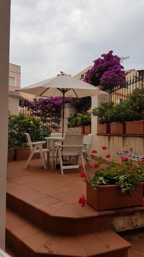 Monolocale In Villa Centrale La Maddalena  Buitenkant foto