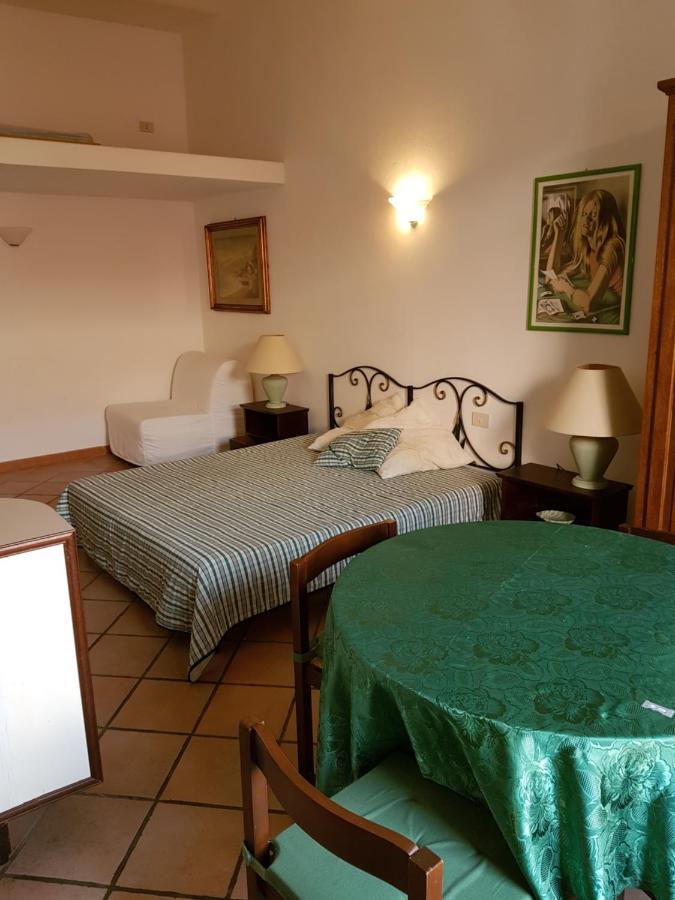 Monolocale In Villa Centrale La Maddalena  Buitenkant foto